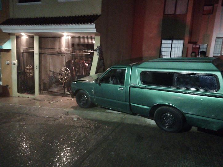 CHOCA CONTRA MURO DE VIVIENDA EN LA FRANCISCO HERRERA