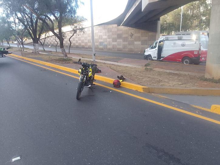 CHOCA MOTOCICLETA EN EL BULEVAR