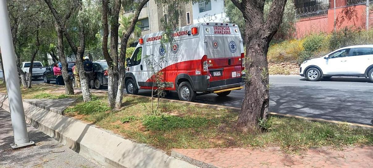 CHOCA MUJER EN EL BULEVAR
