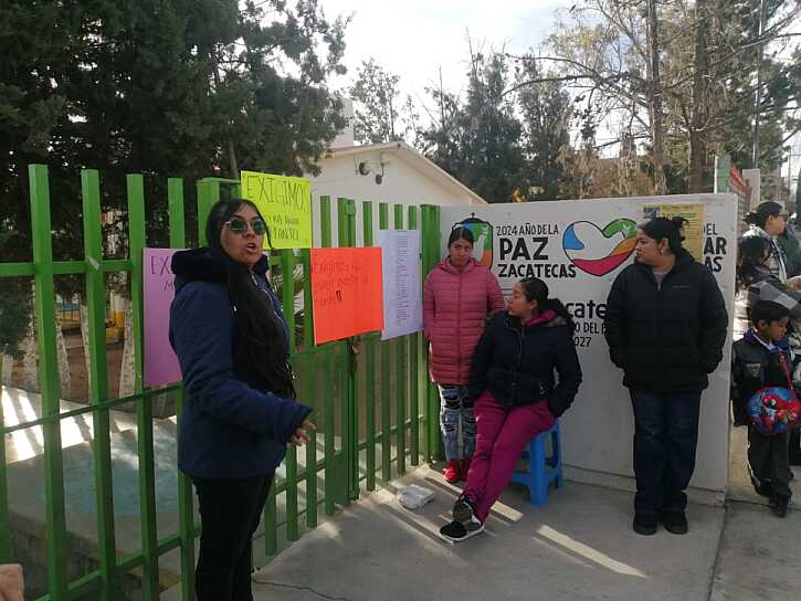 LIBERAN OFICINAS REGIONALES Y PREESCOLAR ESPERANZA QUEZADA, TRAS ACUERDO EN FRESNILLO