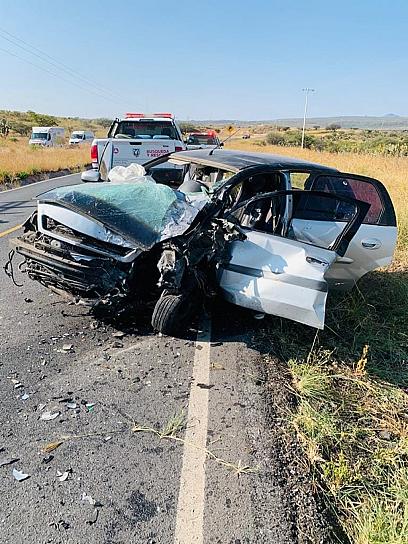 CHOCAN 2 VEHÍCULOS; HAY HERIDOS DE GRAVEDAD