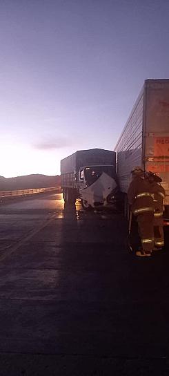 CHOCAN 3 CAMIONES EN AUTOPISTA OSIRIS