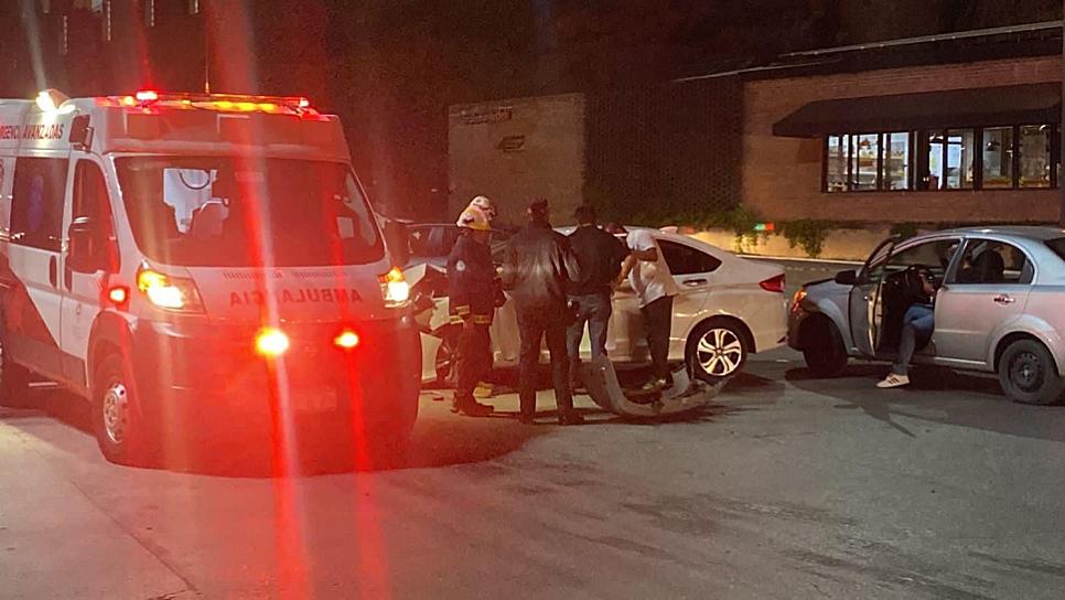 CHOCAN 3 VEHÍCULOS EN LA AVENIDA UNIVERSIDAD