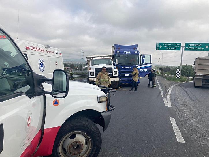 CHOCAN DOS CAMIONES EN LA AUTOPISTA OSIRIS