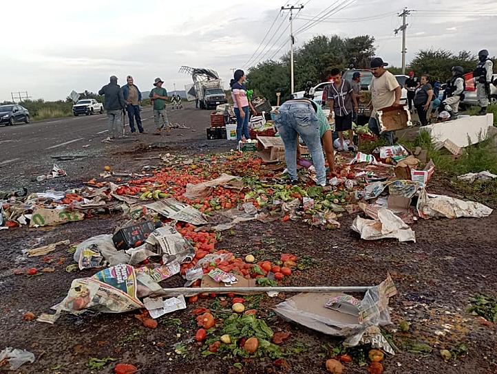 CHOCAN DOS CAMIONETAS DE CARGA PESADA 