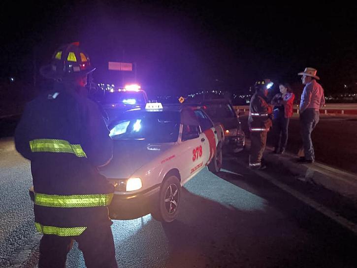 Chocan un taxi y un Jetta en Zacatecas 