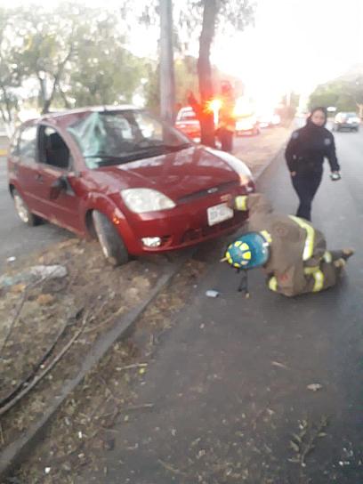 CHOCAN Y VUELCAN EN BULEVAR METROPOLITANO