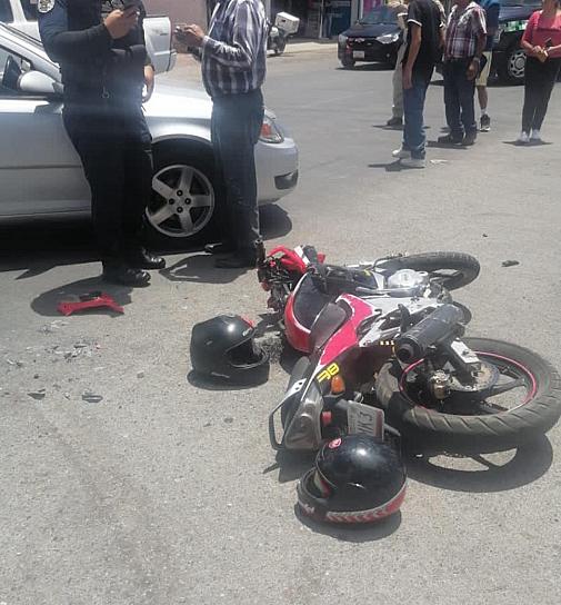 CHOCA TEODORO CONTRA MOTO TRIPULADA POR DOS JÓVENES