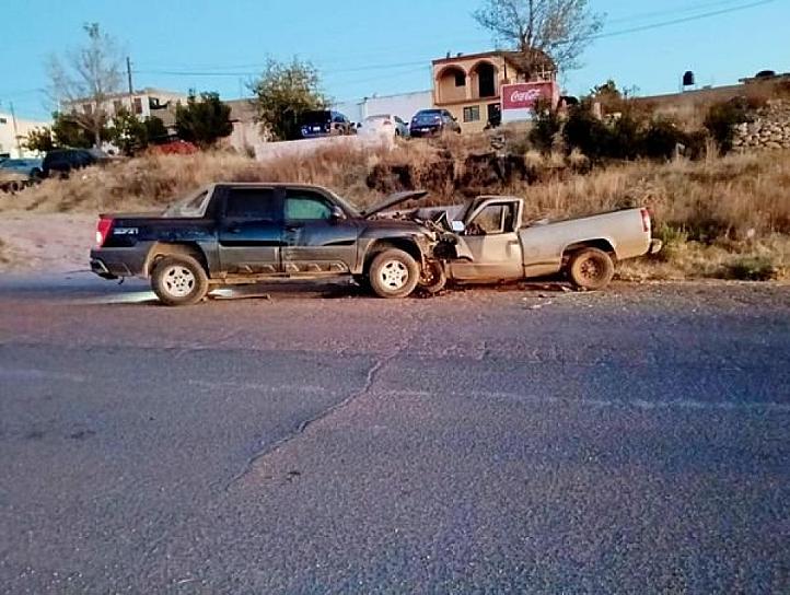 CHOQUE ENTRE 2 CAMIONETAS DEJA 6 HERIDOS