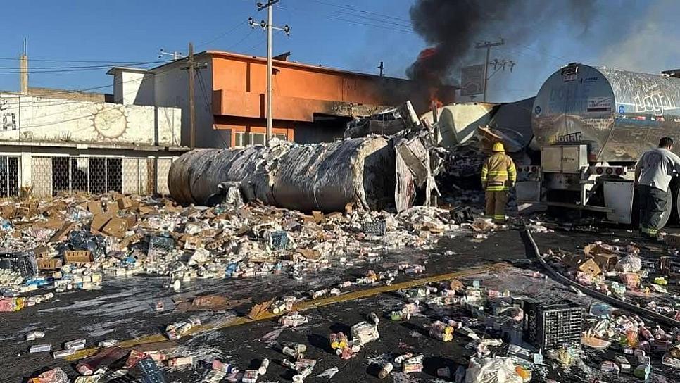  Choque entre tráileres y pipa de leche provoca incendio y caos vial en Juan Aldama
