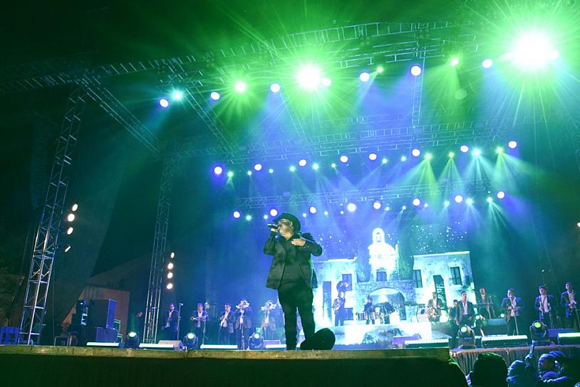 CHUY LIZÁRRAGA SE PRESENTA EN LA FERIA DE GUADALUPE, ANTE UN LLENO TOTAL 