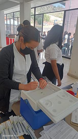 VACUNAN A ESTUDIANTES DE SECUNDARIA CONTRA EL VPH 