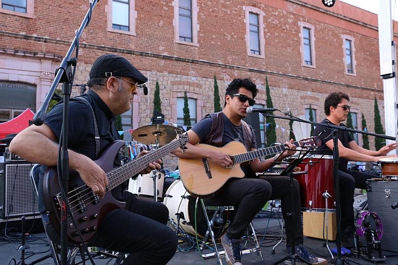 CIERRA BAZAR CREATIVO 2023 CON MÚSICA Y GRAN AFLUENCIA 