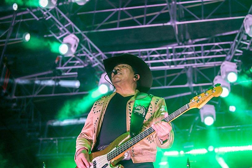 CIERRA BRONCO CON BROCHE DE ORO LA MÁXIMA FIESTA DE LOS FRESNILLENSES