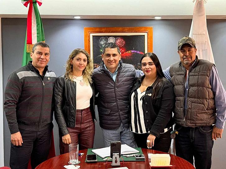 Cierran regidores priístas capitalinos filas con su partido
