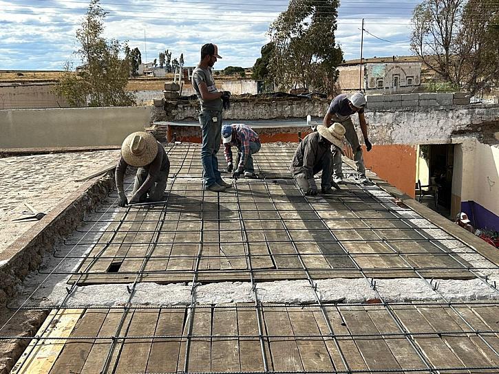 CONTINÚAN CON REPARACIÓN DE HOGARES EN LA SIERRA DE JEREZ  