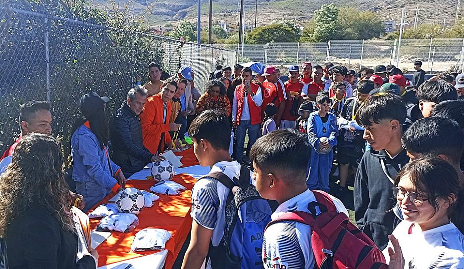 CLAUSURAN TORNEO DE FUTBOL PODEMOS CAMBIAR 