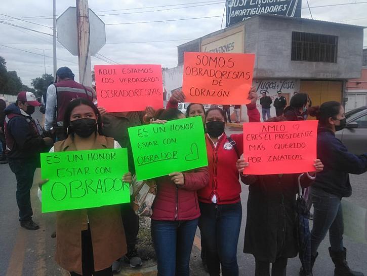 SIMPATIZANTES DE AMLO REFRENDAN SU COMPROMISO POR LA 4T