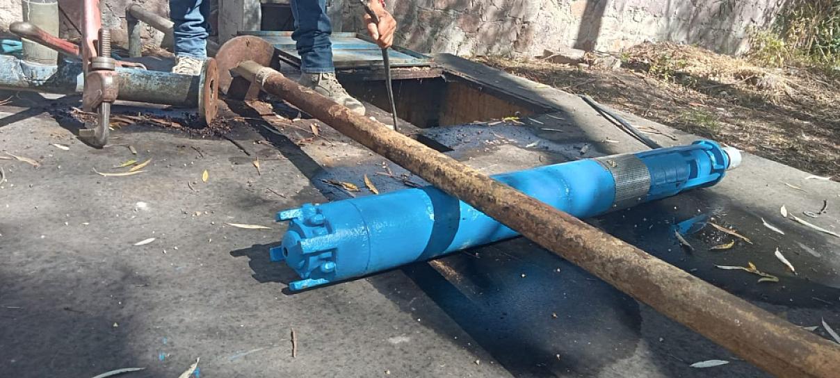COLABORAN FUTBOLISTAS EN REPARACIÓN DE BOMBA EN ESTADIO