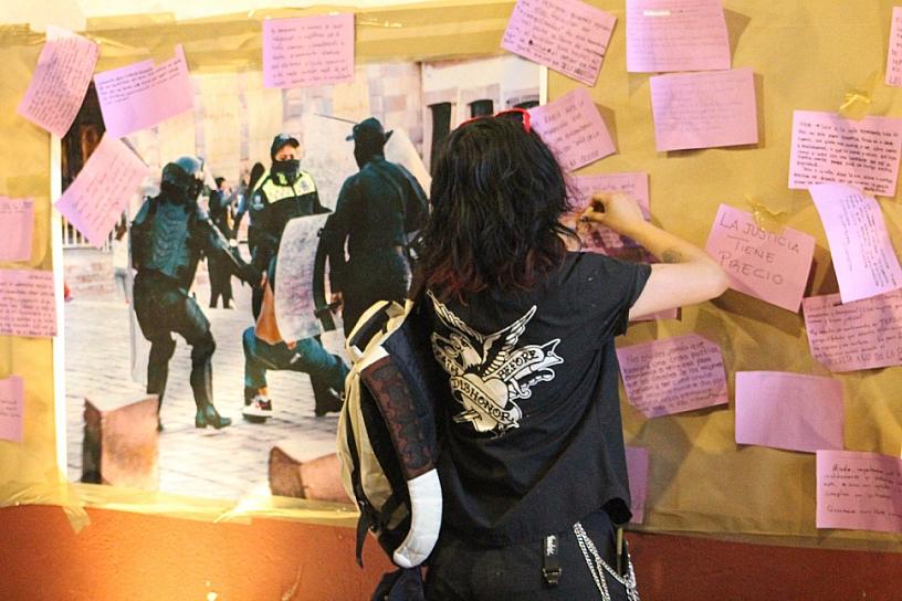 Colectivos feministas recuerdan la represión del 8M y exigen justicia