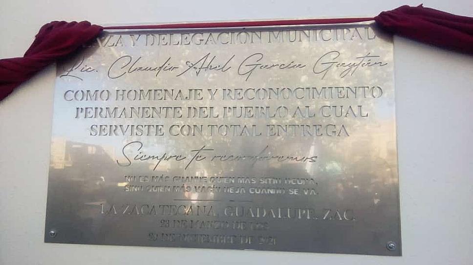 COLOCAN PLACA CONMEMORATIVA EN HONOR DE EXDELEGADO DE LA ZACATECANA