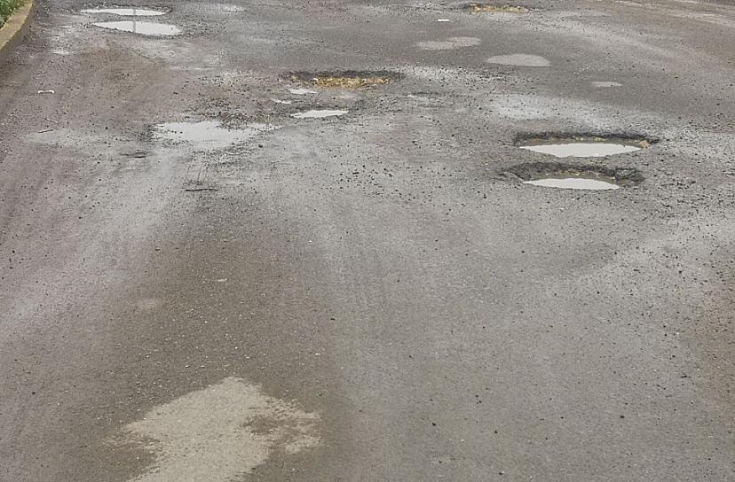 COLONIAS INDUSTRIAL Y ESPARZA, EN SITUACIÓN CRÍTICA POR BACHES 