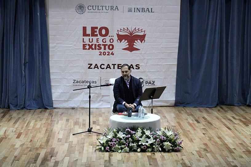 COMPARTE ACTOR ANTONIO ROJAS, LECTURA POÉTICA DE VICENTE QUIRARTE