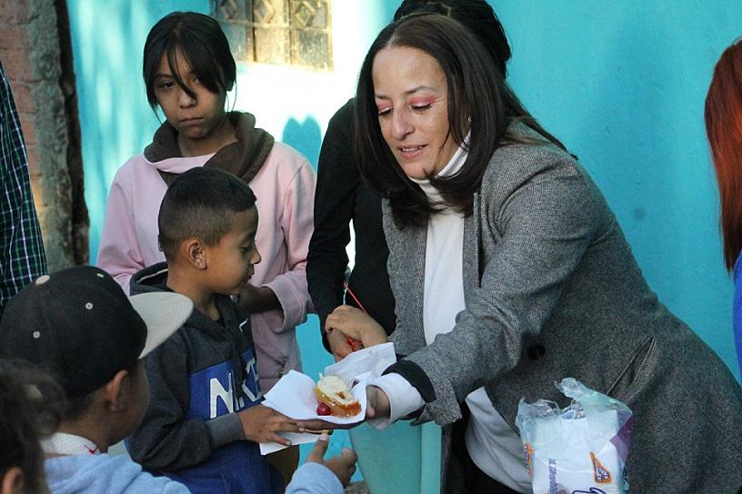 COMPARTE DIPUTADA MARÍA DEL MAR DE ÁVILA ROSCA CON COLONOS CAPITALINOS