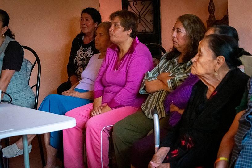 CONCIENTIZAN A ABUELITOS EN EL MES DEL TESTAMENTO 