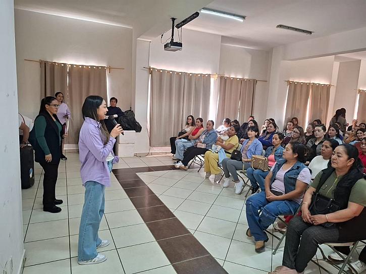 Concientizan a las mujeres en Calera
