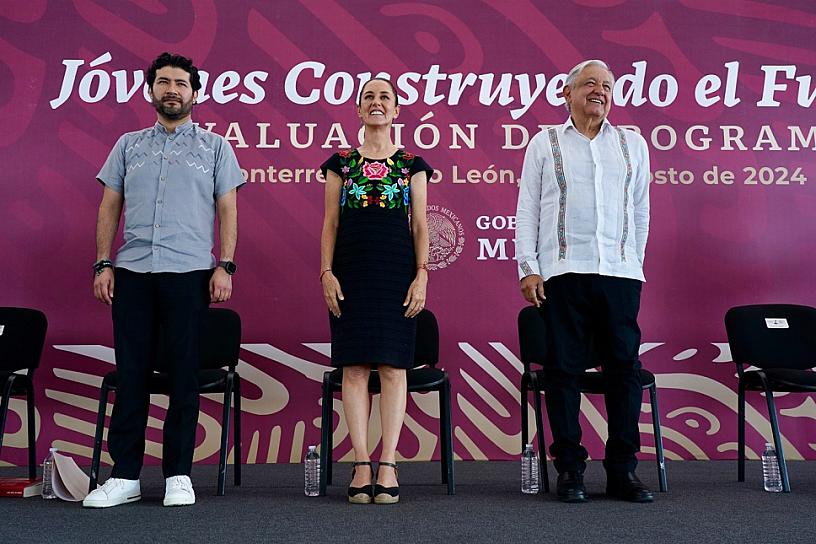 CONCLUYE GIRA PARA TRANSICIÓN DE GOBIERNO DE AMLO Y SHEINBAUM