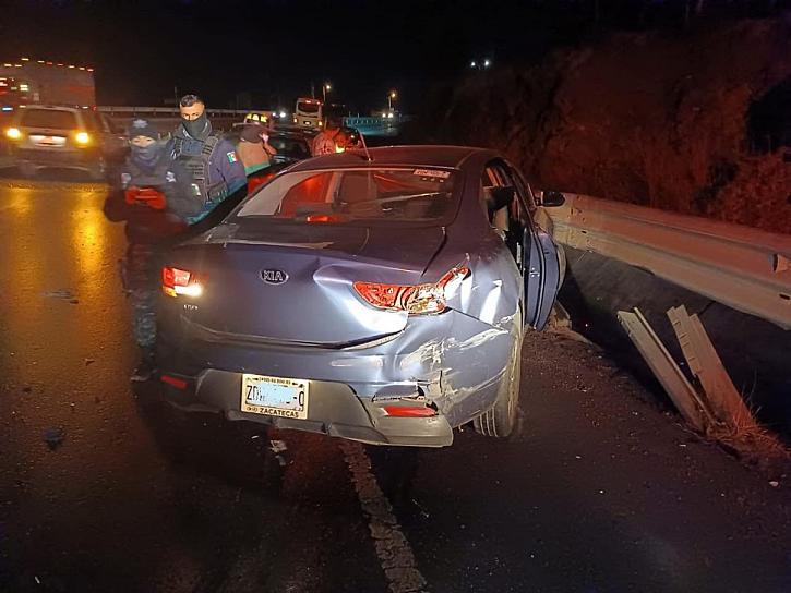 CONDUCTORA IMPACTA SU VEHÍCULO CONTRA UN OBJETO FIJO