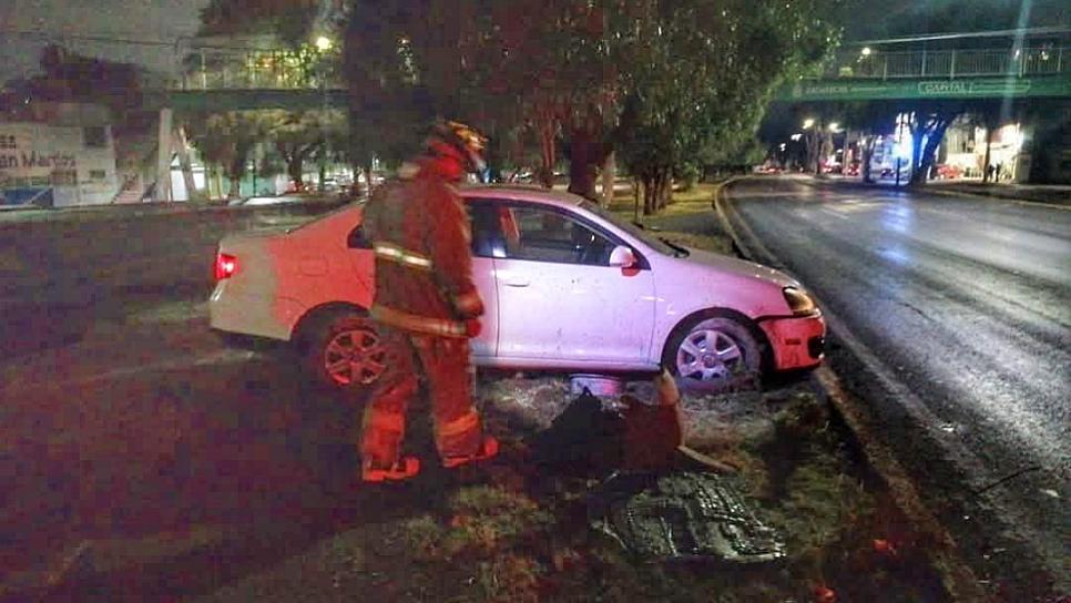 Conductor de un Jetta se accidenta a la altura de Tres Cruces