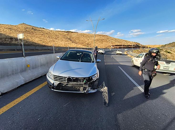 Conductor de un Passat se accidenta en la vialidad Manuel Felguérez 