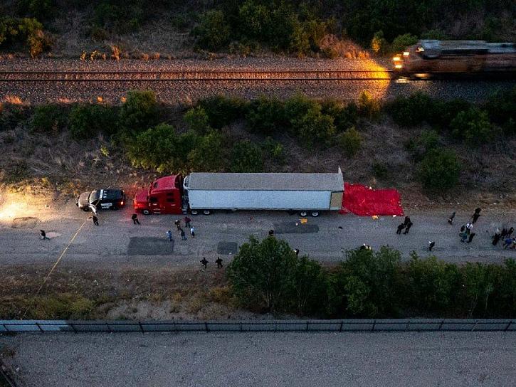 CONFIRMAN AUTORIDADES QUE 22 MIGRANTES MUERTOS EN TRÁILER EN TEXAS SON MEXICANOS