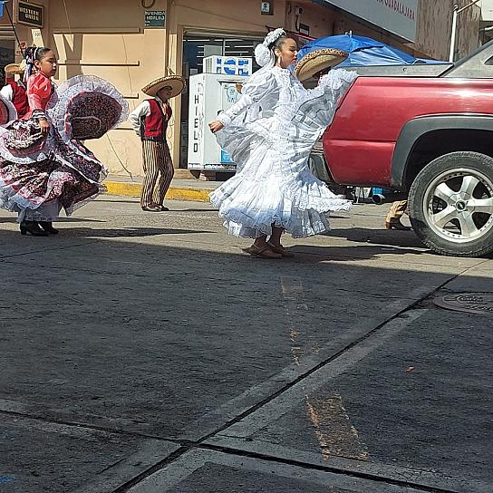 CONMEMORAN EL 468 ANIVERSARIO DE FRESNILLO CON DESFILE