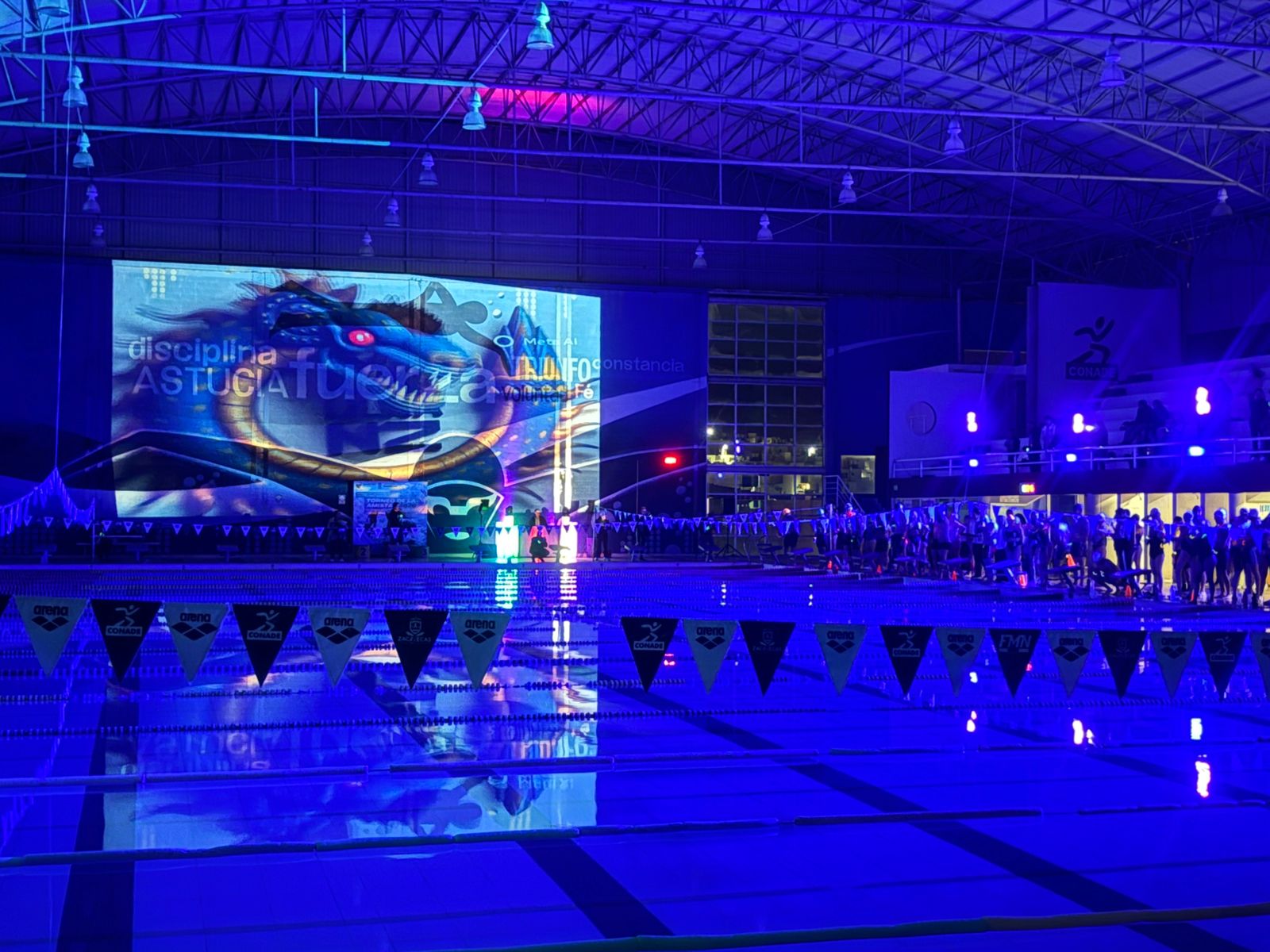REALIZA GUADALUPE EVENTOS DE NATACIÓN GLOW SWIM 2026