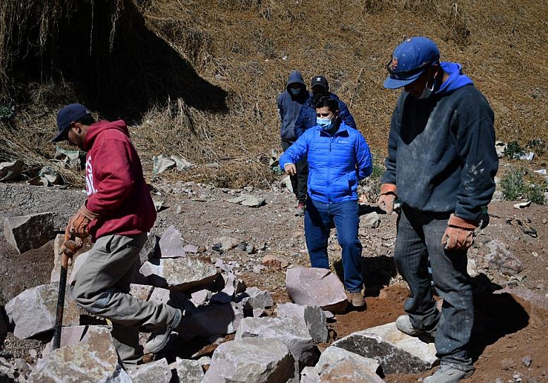 CONSTRUYEN MURO DE CONTENCIÓN EN ARROYO EL COYOTE