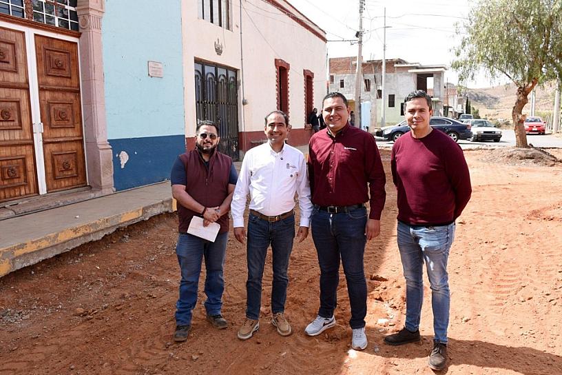 Construyen plaza comunitaria en San Ramón