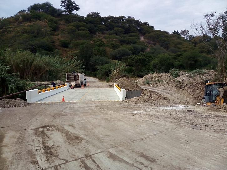 CONSTRUYEN PUENTE DEL CAMINO GUADALAJARA/ZACATECAS-BENITO JUÁREZ