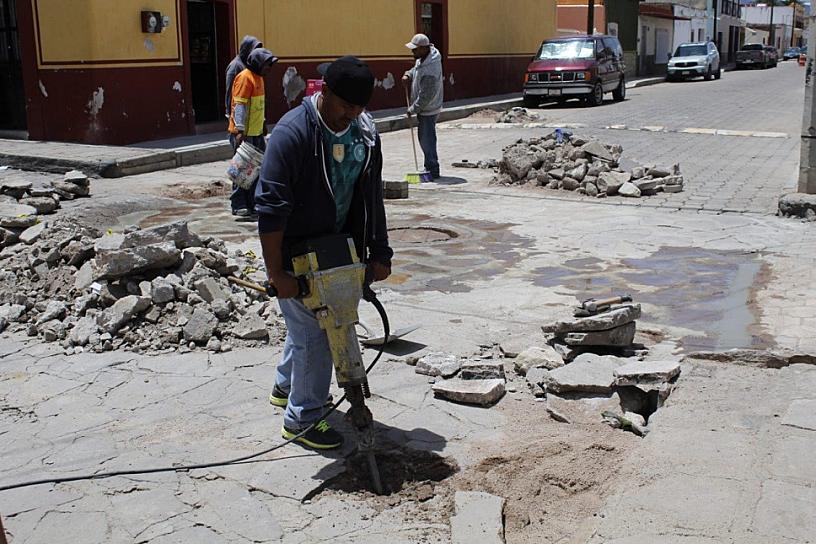 CONTINÚA CAMPAÑA DE BACHEO EN JEREZ 