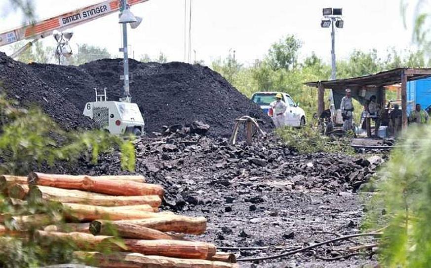 CONTINÚAN TRABAJOS PARA RESCATAR A MINEROS