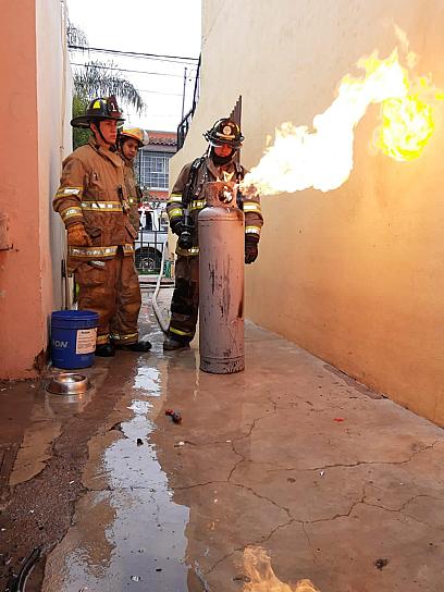 CONTROLAN BOMBEROS INCENDIO POR ACUMULACIÓN DE GAS