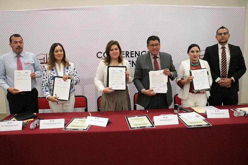 FIRMAN CONVENIO DE COLABORACIÓN EL AYUNTAMIENTO DE FRESNILLO Y EL IZAI&nbsp;