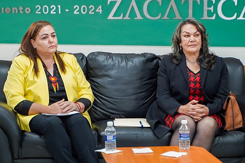 COMPARTEN DIFICULTADES AL ENFRENTARSE A LA VIDA LABORAL POLÍTICA EN CONVERSATORIO DE INMUZAI