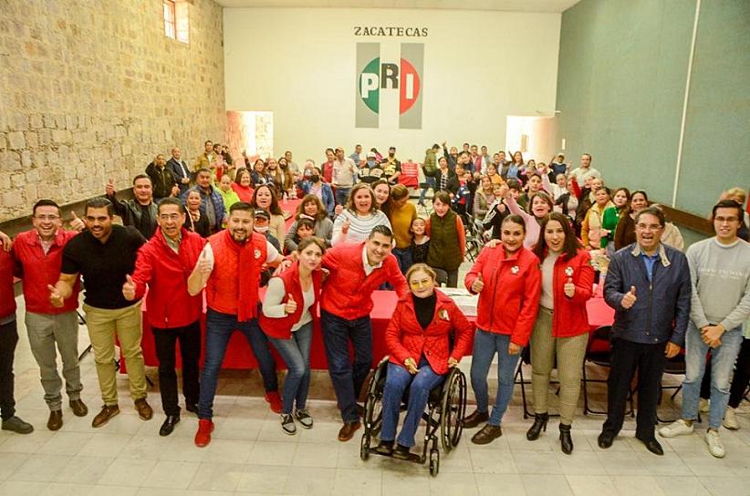 CONVIVEN PRIÍSTAS CON ROSCA DE REYES