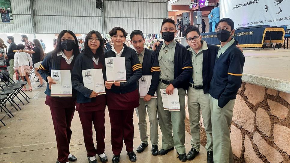 CONVOCA SECUNDARIA A DONAR UNIFORMES USADOS