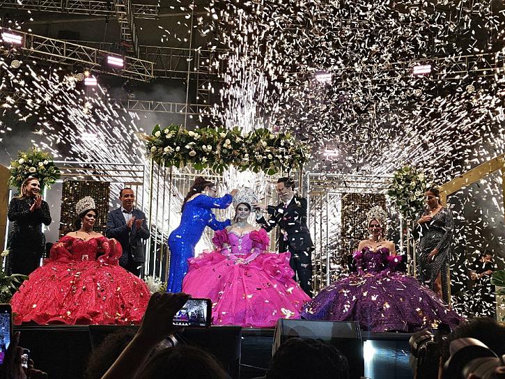 CORONAN A ALEJANDRINA I REINA DE LA FENAFRE 2024 