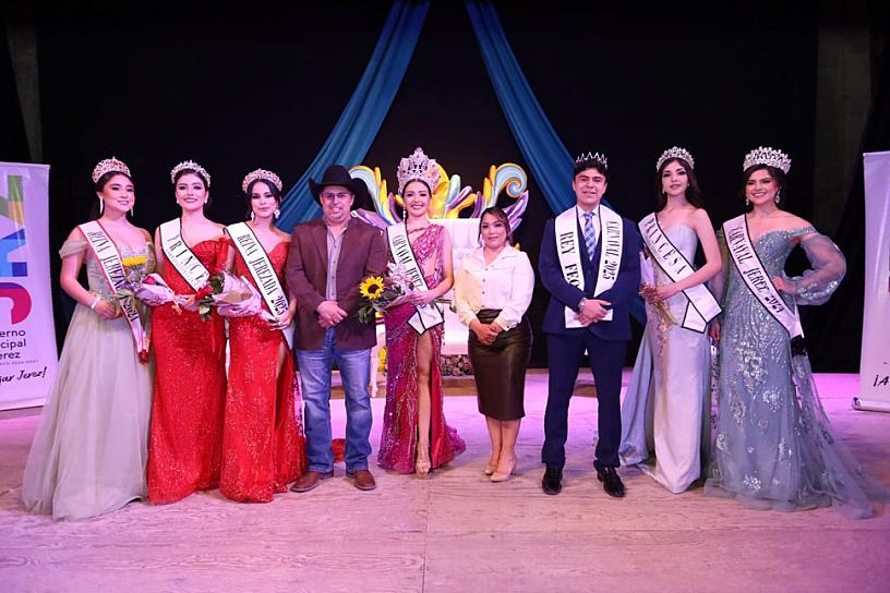 Coronan a Carmen reina del Carnaval de Jerez 2025