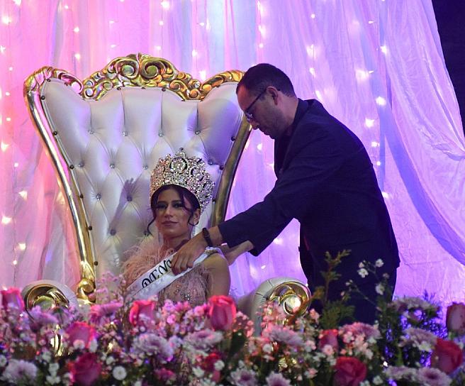 CORONAN A ESTEFANIA I COMO REINA DE EL BORDO 